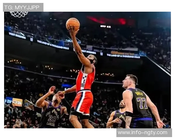 哈登回忆小范甘迪的疯狂举动：更衣柜里的小纸条惊喜不断